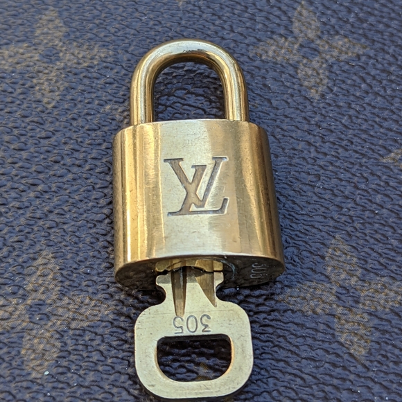 ⭐ #305 vintage Louis Vuitton padlock and ke - Picture 3 of 6